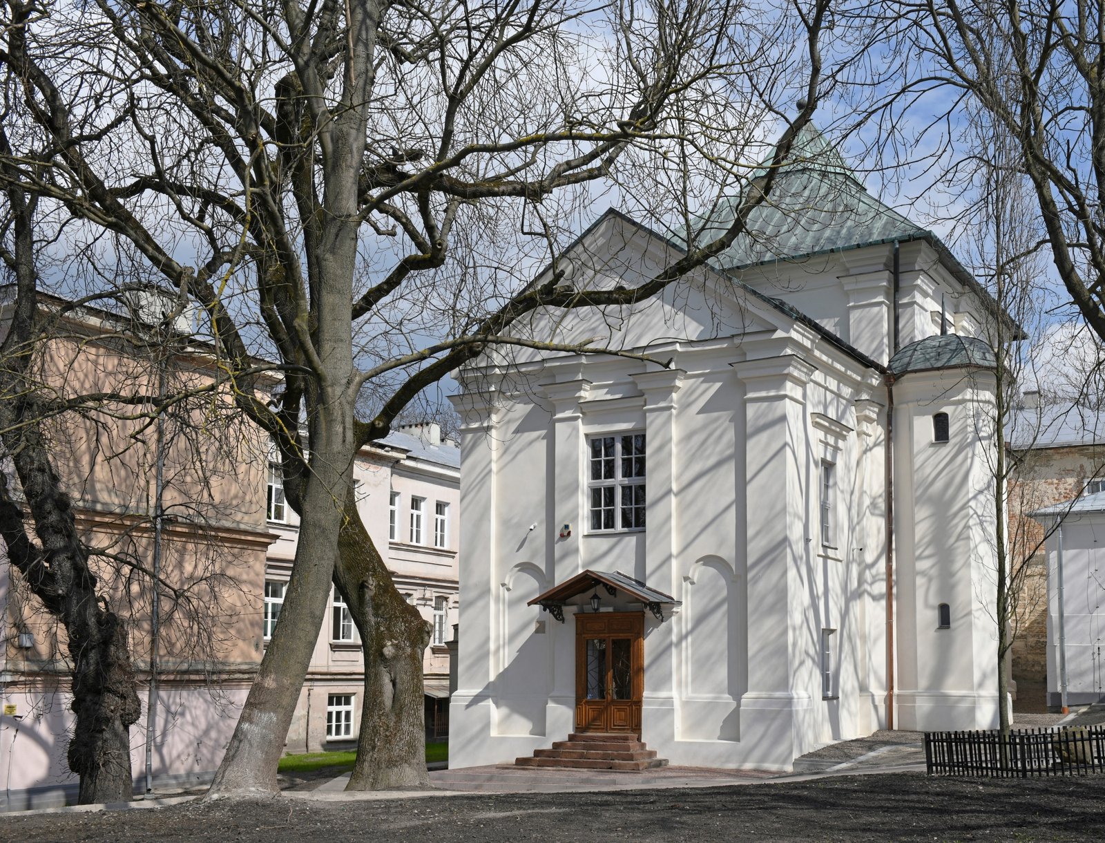 Biała dawna kaplica św. Mikołaja przy ul. św. Mikołaja 4 w Chełmie, oddział Muzeum Ziemi Chełmskiej